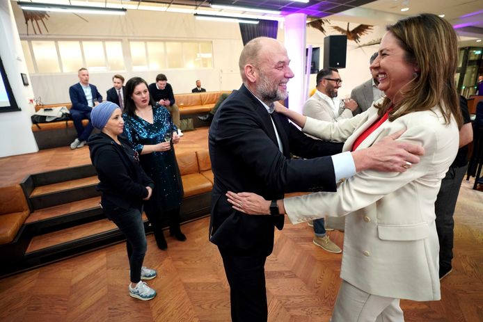 Rutger Groot Wassink (GroenLinks) en PvdA-lijsttrekker Marjolein Moorman reageren op de uitslagen van de gemeenteraadsverkiezingen. Zij koersen af op een coalitie met D66.