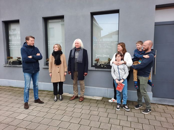 Saartje Bossuyt en Gregory Deruyttere zijn een van de 68 gezinnen die hun raam ter beschikking hebben gesteld.