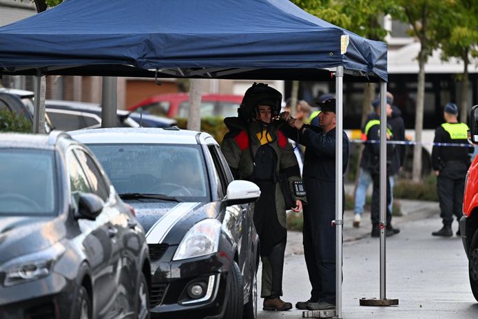 DOVO kwam ter plaatse om het explosief te onderzoeken en nam het uiteindelijk mee om het op een veilige plaats tot ontploffing te brengen.