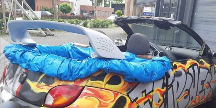 veiligheid leerling Sympton Politie neemt rijdend zwembad van Youtuber in beslag | Auto | AD.nl