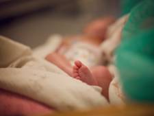 Bijzondere bevallingservaring: ‘Mijn pasgeboren baby sliep op het kantoor’