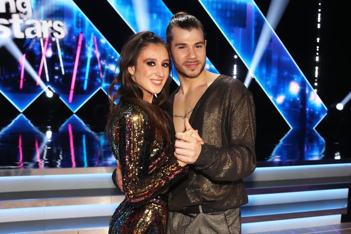 Nina Derwael met haar danspartner Simone in 'Dancing with the stars'. In Dag Allemaal vertelt de olympisch kampioene honderduit over haar favorietenrol in het Play4-programma.