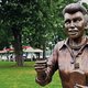 Lucille Ball is niet de enige ster met spuuglelijk standbeeld