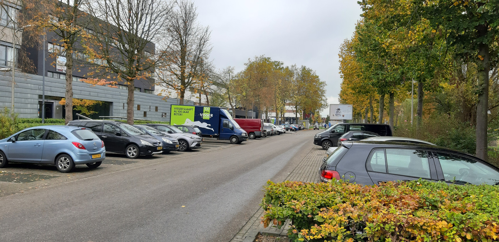 Bezoekers profiteren na conflict van plotseling gratis parkeren in Deventer, eigenaar grond ligt