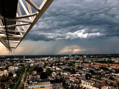 Noodweer in Gelderland: flinke hagel in Arnhem en onweer boven Dieren