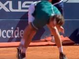 Tennisser Rublev verliest en slaat racket kapot op de grond