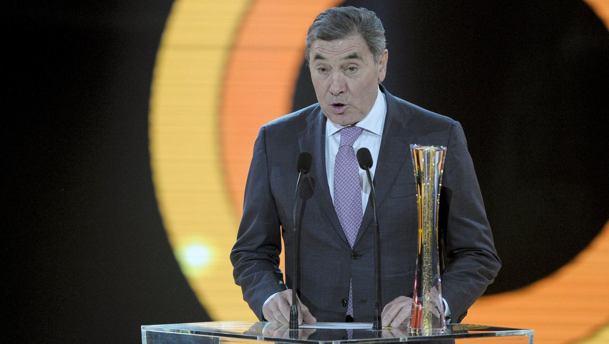 Franse sportkrant L'Équipe huldigt Eddy Merckx | De Morgen