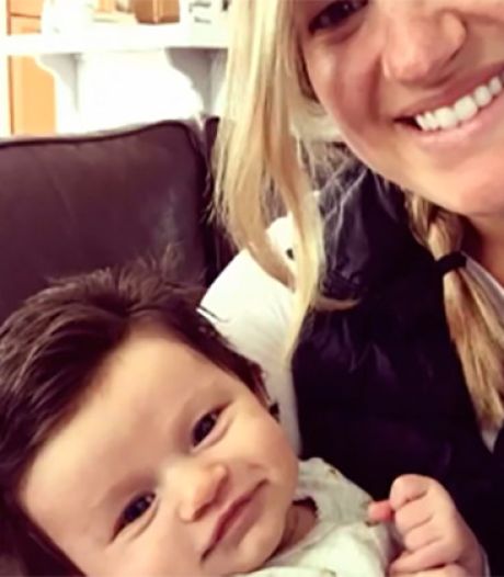 Ce bébé chevelu fait sensation