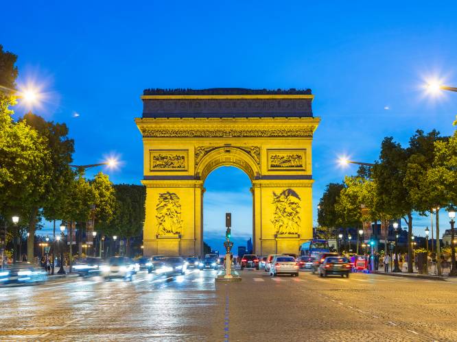 “Horloge werd van pols gerukt nabij Champs-Élysées, daarna moest ik klappen incasseren”