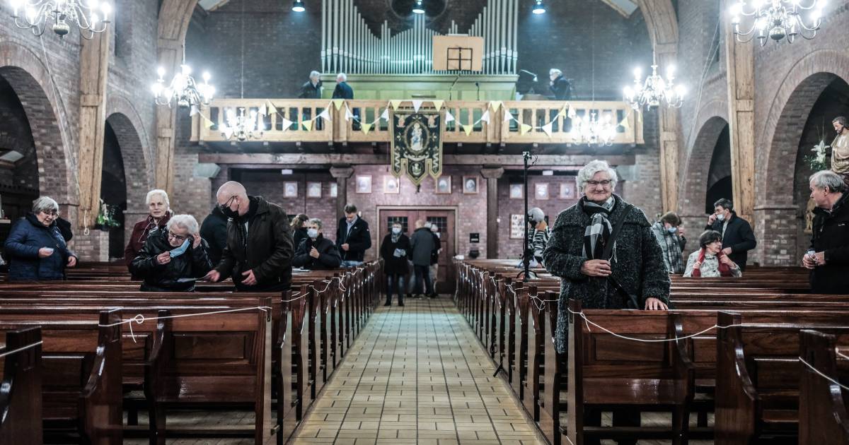 Koster en vrijwilligster verdrietig over sluiting kerk in Vragender: ‘Wat ga ik nu op maandag doen?’