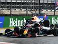 Lewis Hamilton en Max Verstappen crashen op Monza.