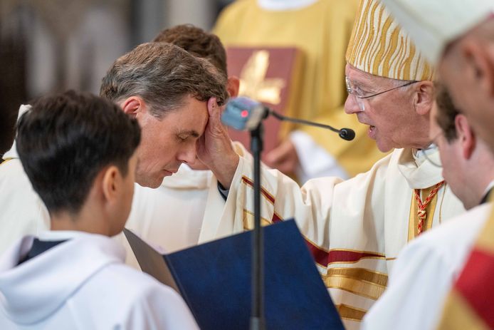 The new Archbishop Luc Terlinden was appointed by Cardinal and Archbishop Joseph de Kessel.