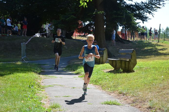 Heel wat sportievelingen namen deel aan de derde editie van  ‘Dwars door Neigembos’, een jogging en wandeling voor het goede doel.