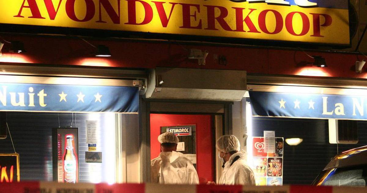 Eigenaar nachtwinkel La Nuit werkt overvaller de deur uit Amsterdam AD.nl