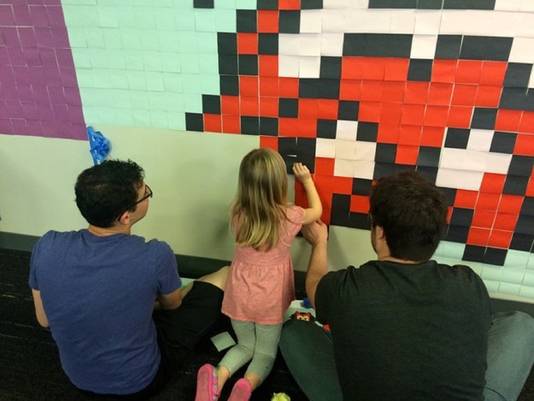 man geeft saai kantoor make over met ruim 8 000 post its bizar ad nl