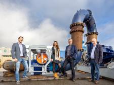 Tijdelijke pompinstallaties Vanderkamp in Zwolle redden infrastructuur: ‘Paar keer per jaar houden we onze klanten uit het achtuurjournaal’