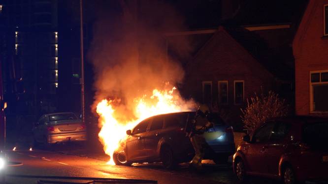 Auto gaat in vlammen op in Nijmegen 