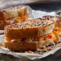 Dít is hoe je een tosti à la Gordon Ramsay maakt