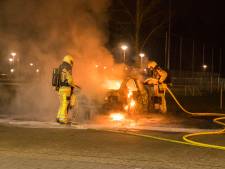 Politie: autobranden in Deventer duiden niet op werk van een pyromaan