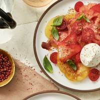Snelle tomaten-aardbeiensalade