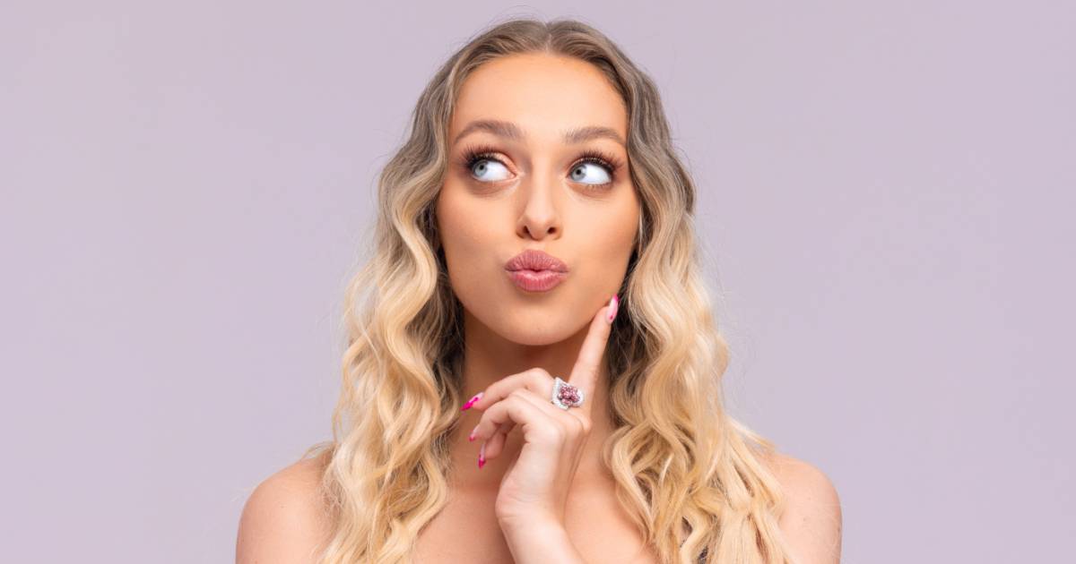 Tijdens dat interview ontsnapte er een scheetje Zangeres Camille (21