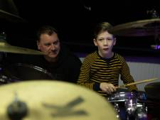 Schijnwerpers op leerlingen drumschool: ‘Zo mooi om die jonge gasten te zien stralen’