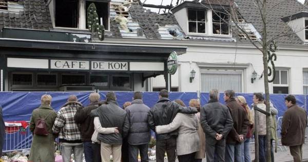 Jong gezin stierf bij brand in café vlak voor Sinterklaas: 'Er stond een auto vol met sinterklaascad
