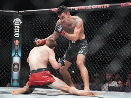 Max Holloway geeft masterclass in Kansas City én breekt eervol UFC-record