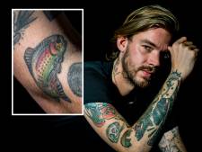 Stan (27) vult zijn lichaam met tatoeages: ‘Deze regenboogforel moest een herinnering zijn’