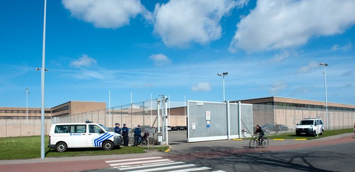 Een gedetineerde weigerde zich deze week te laten overbrengen van de gevangenis van Brugge naar Veurne “uit milieuoverwegingen”.