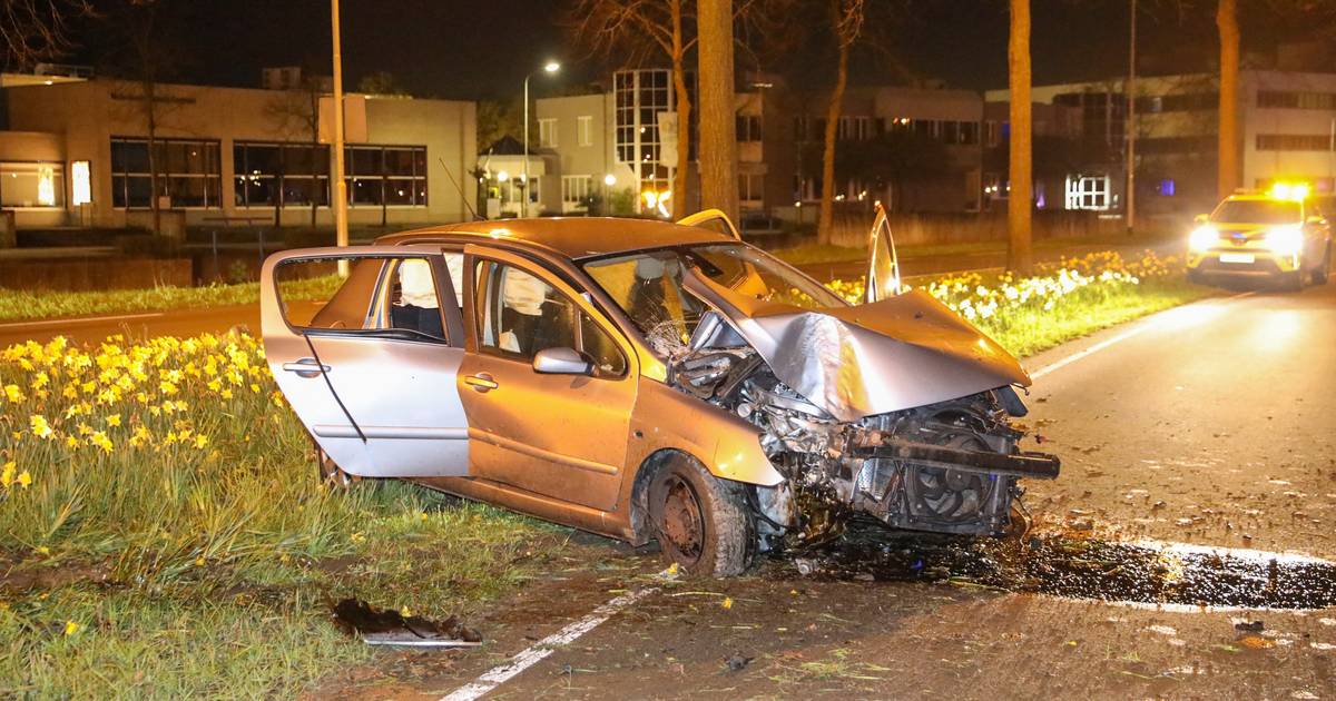 Vier jonge mannen gewond bij nachtelijk ongeluk in Wageningen.
