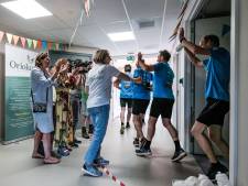 Deelnemers Roparun rennen voor goede doel dwars door oncologieafdeling SKB Winterswijk