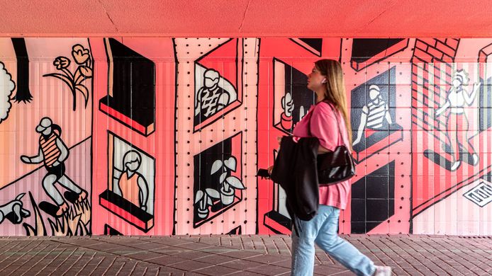 Fietstunnel Neckerspoel door Johan Moorman omgetoverd tot kunstwerk.