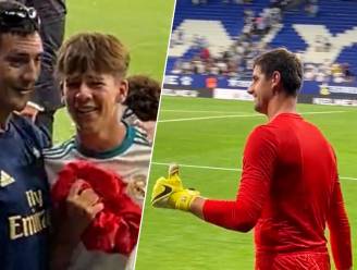 En of hij geliefd is: jonge Real-fan net niet in tranen nadat Thibaut Courtois hem... zijn broek cadeau geeft