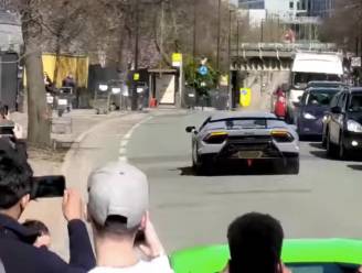 VIDEO. Bestuurder van Lamborghini trekt razendsnel op, maar verliest controle en crasht