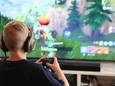 Kind speelt Fortnite