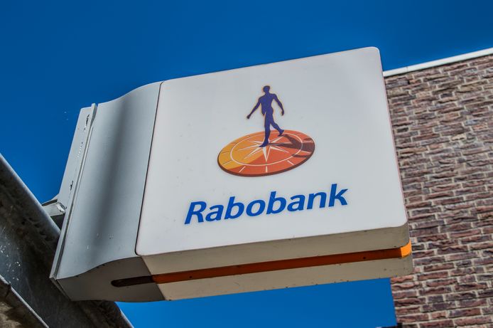 Foto ter illustratie: in het voormalige Rabobank-gebouw aan de Stationsweg in Oostvoorne komen mogelijk appartementen.
