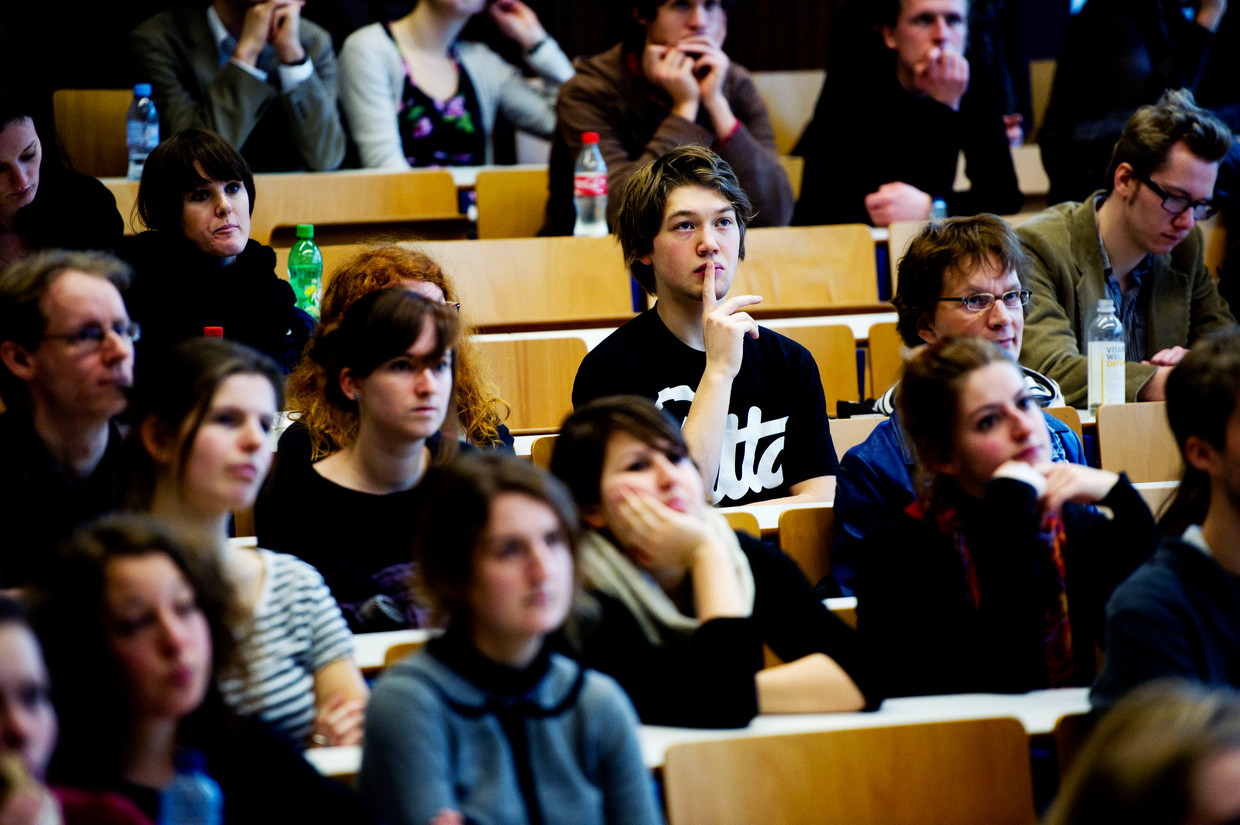 Mahasiswa psikologi Belanda memperoleh gelar yang lebih rendah dalam bahasa Inggris