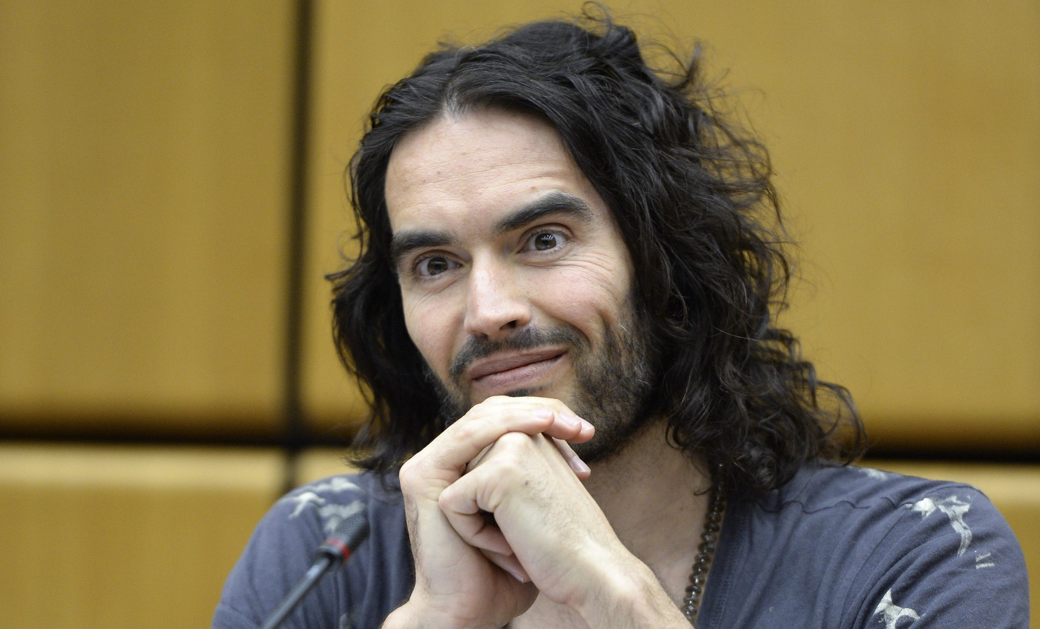 BBC onderzoekt of Russell Brand auto’s van de omroep gebruikte om 16 ...