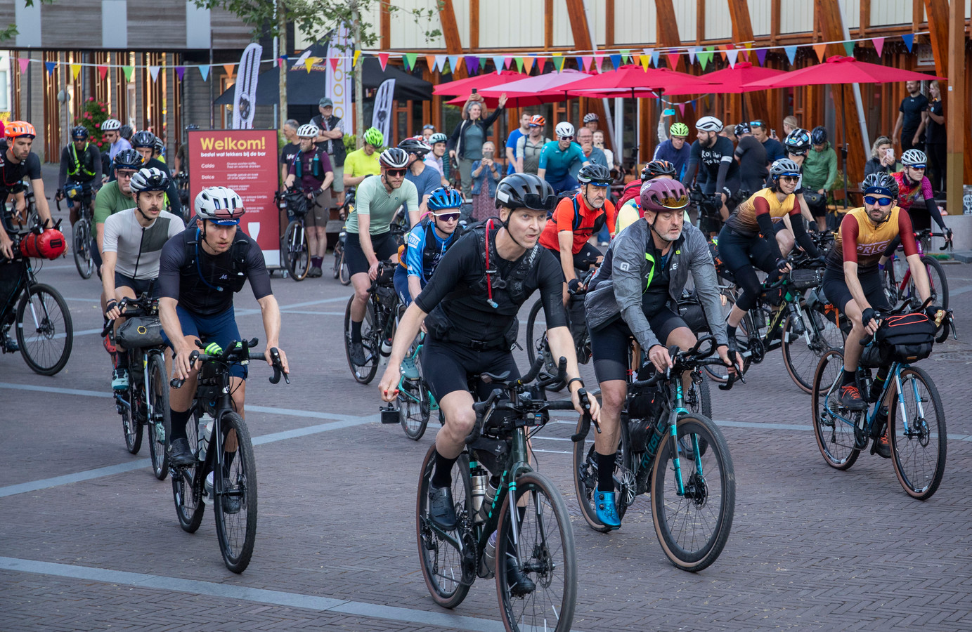 Hans (61) wil bij Race Around The Netherlands liefst 1900 kilometer rijden op zijn gravelbike
