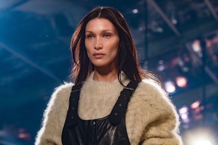 Bella Hadid tijdens Fashion Week in Parijs eerder dit jaar.