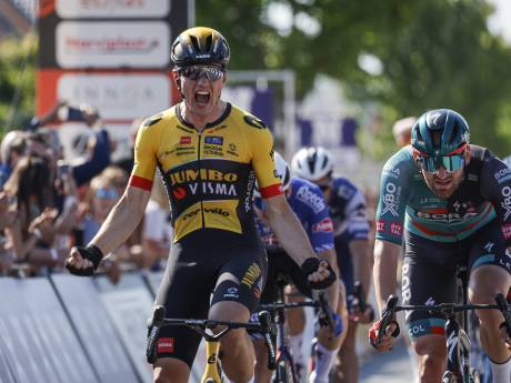 Olav Kooij maakt indrukwekkend ploegwerk af met zege in Heistse Pijl