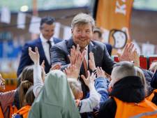 Koningspaar opent Koningsspelen op basisschool in Hoofddorp