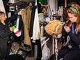 Elke dag 120 pruiken wassen en 650 kostuums besprenkelen met wodka: wij keken backstage bij nieuwe Studio 100-musical ‘Red Star Line’ 