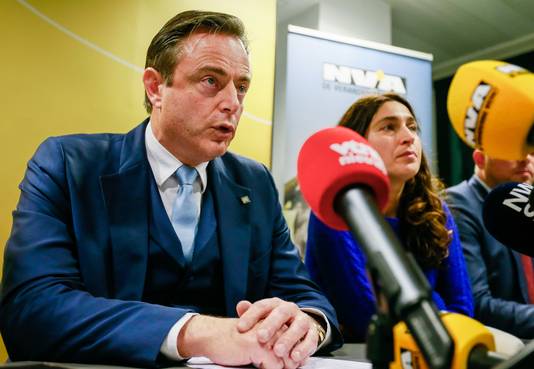 N-VA-voorman Bart De Wever, vanavond tijdens een ingelaste persconferentie.