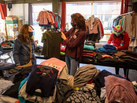 Kledingbank keert terug op vaste stek: ‘Zonder ons komen kinderen in winter op sandalen naar school’