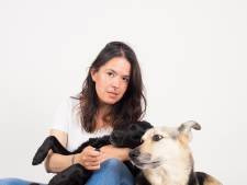 Honden poseren graag voor Caro (38): ‘Ik communiceer makkelijker met dieren dan met mensen’