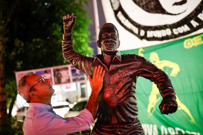 In Brazilië wordt er afscheid genomen van Pelé.