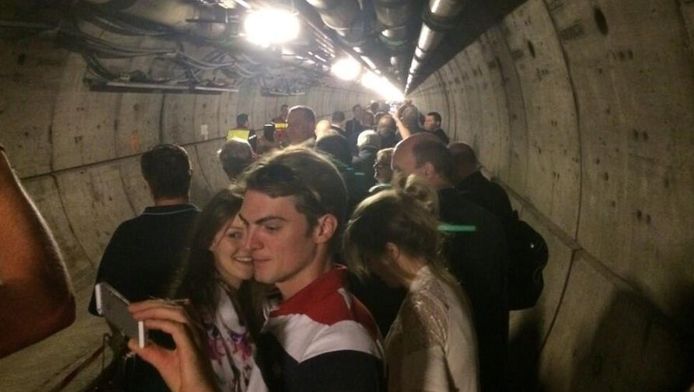 Massale Evacuatie Uit Kanaaltunnel | Buitenland | Ad.Nl