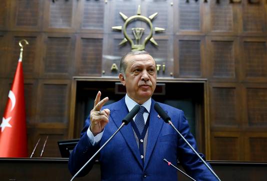 Erdogan speecht in Ankara voor leden van zijn regeringspartij AKP.